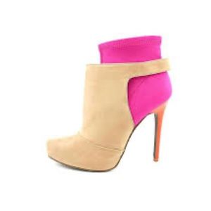 🍂 RACHEL ROY Celio Pointed Toe Ankle Boot 🍂